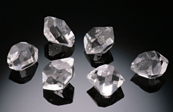 These Herkimer diamonds are classified as BB. Not as crystal-clear as some, but more affordable than AAA. 